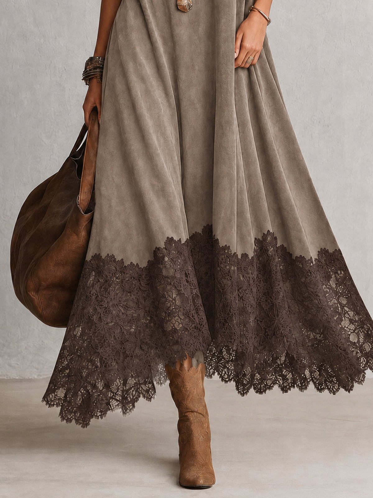 Colette | Robe longue effet daim à bordure en dentelle