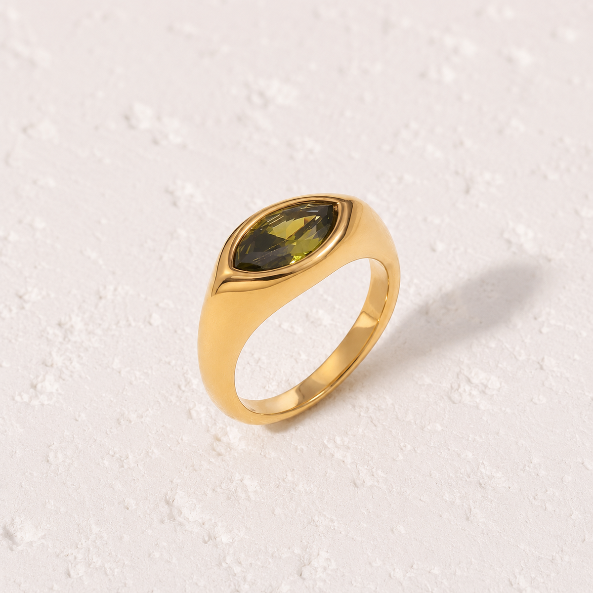 Bague Isabella en or doré avec zircon marquise multicolore