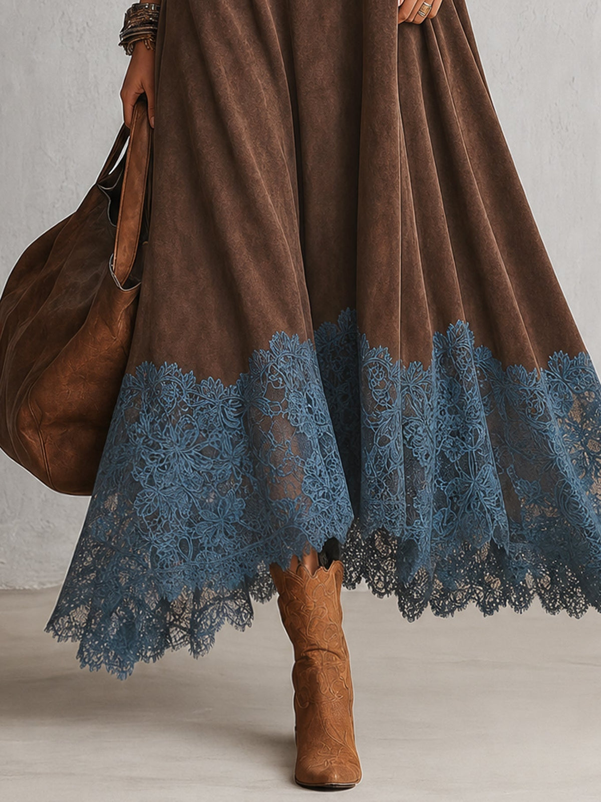 Colette | Robe longue effet daim à bordure en dentelle