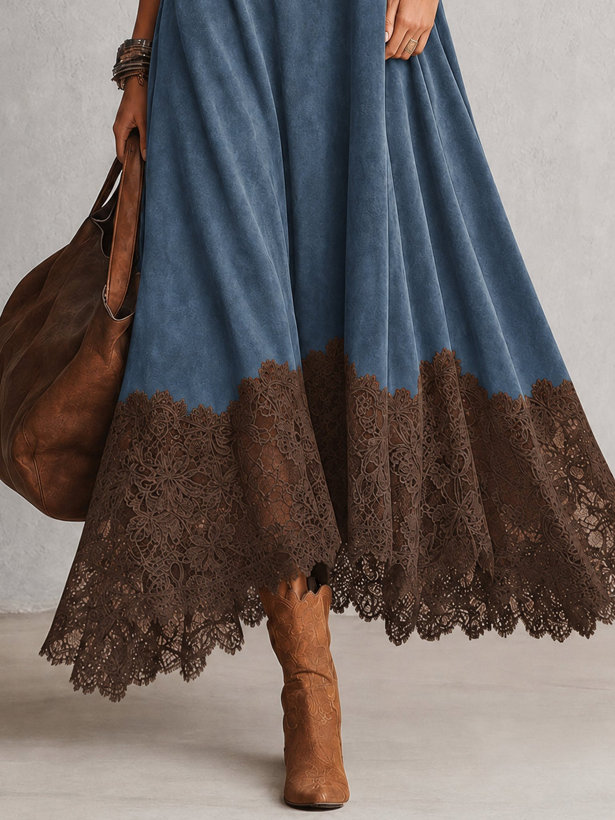 Colette | Robe longue effet daim à bordure en dentelle