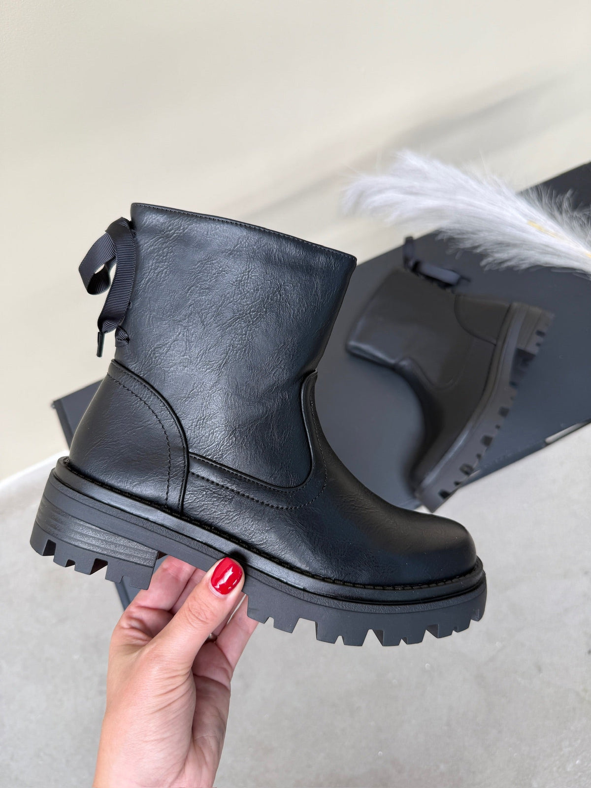 Valeria - Botines con lazo elegante
