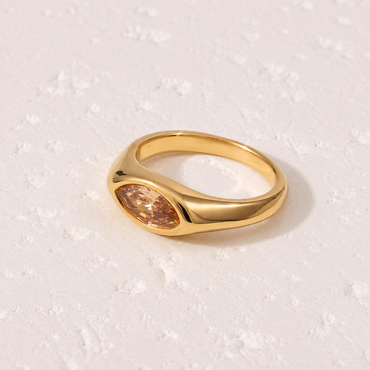 Bague Isabella en or doré avec zircon marquise multicolore