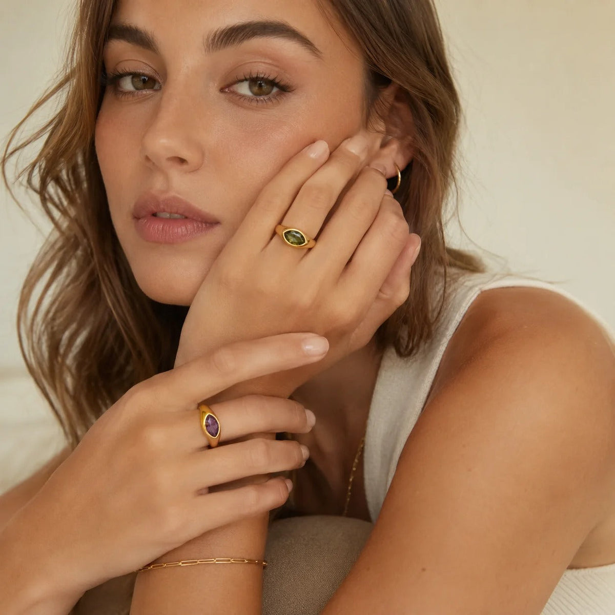 Bague Isabella en or doré avec zircon marquise multicolore